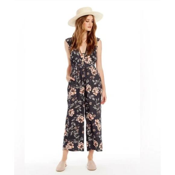 Saltwater Luxe Taylor Ruffle Jumpsuit Floral Boho Flowy Summer Romper Size S - Picture 1 of 8